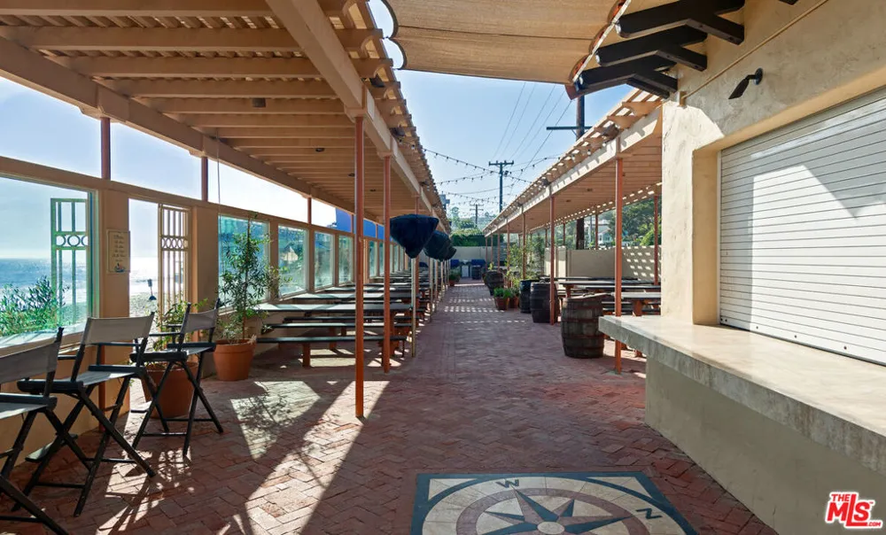 21400 Rambla Vista Malibu, CA 90265