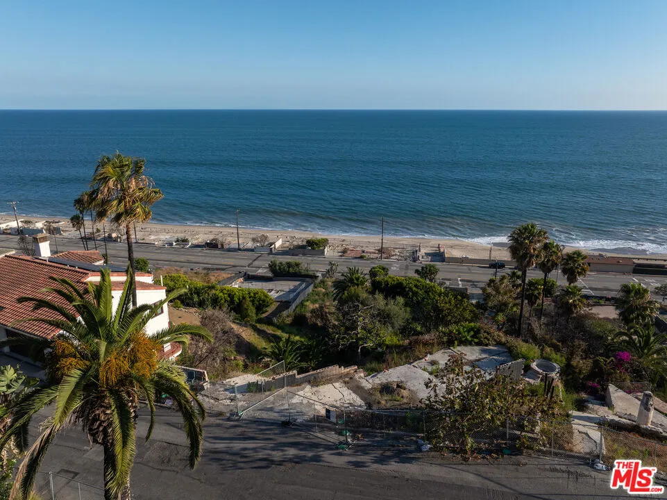 21400 Rambla Vista Malibu, CA 90265
