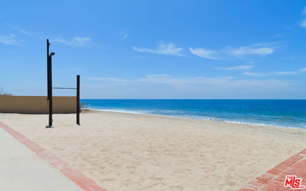 21400 Rambla Vista Malibu, CA 90265