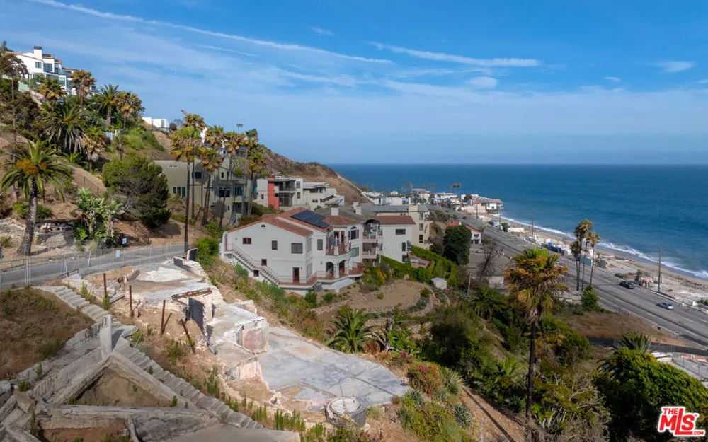 21400 Rambla Vista Malibu, CA 90265