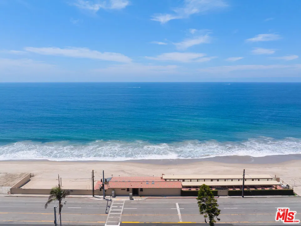21400 Rambla Vista Malibu, CA 90265