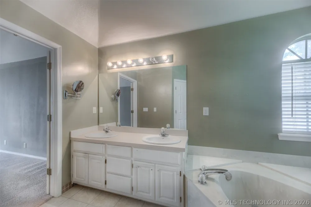 725 W 98th Street Jenks, OK 74037