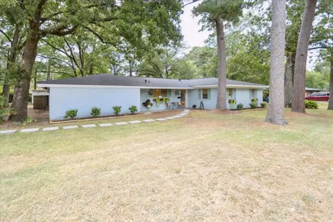 1302 Shadybrook Lane