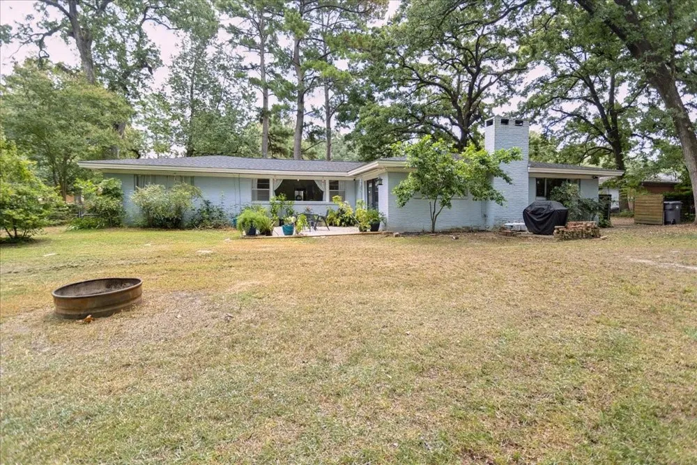 1302 Shadybrook Lane Lufkin, TX 75904
