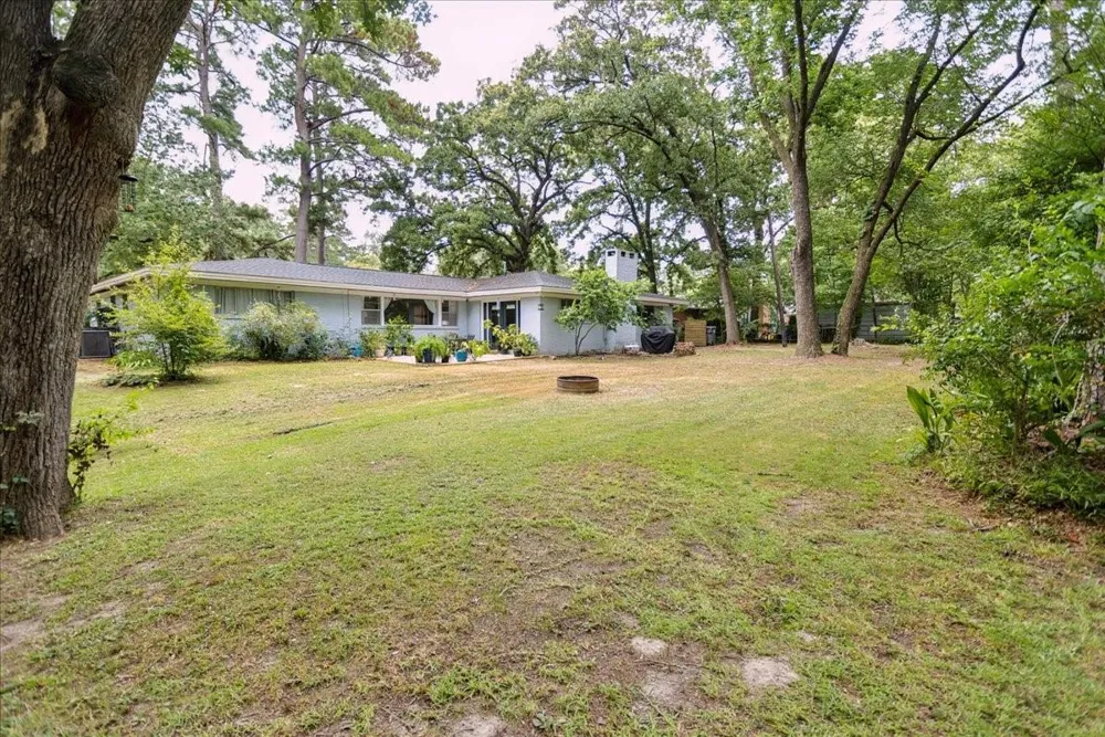 1302 Shadybrook Lane Lufkin, TX 75904