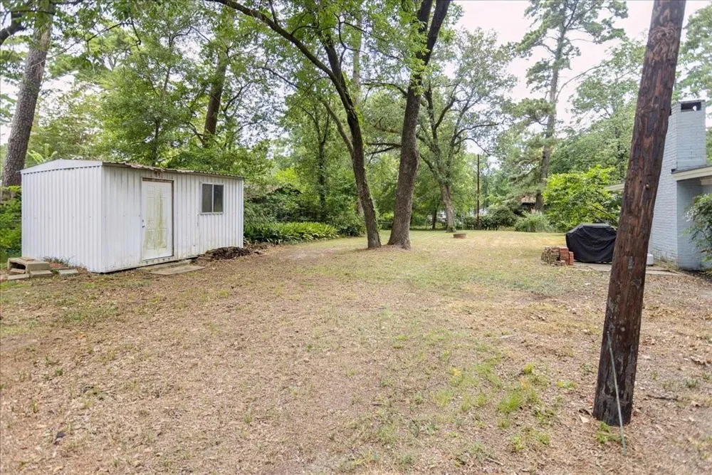 1302 Shadybrook Lane Lufkin, TX 75904