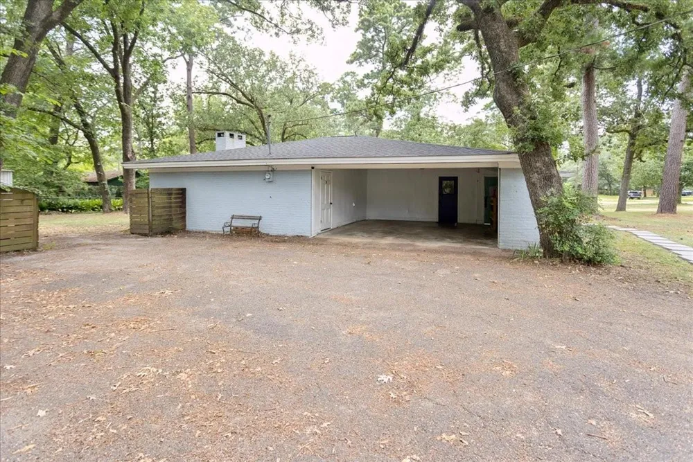 1302 Shadybrook Lane Lufkin, TX 75904