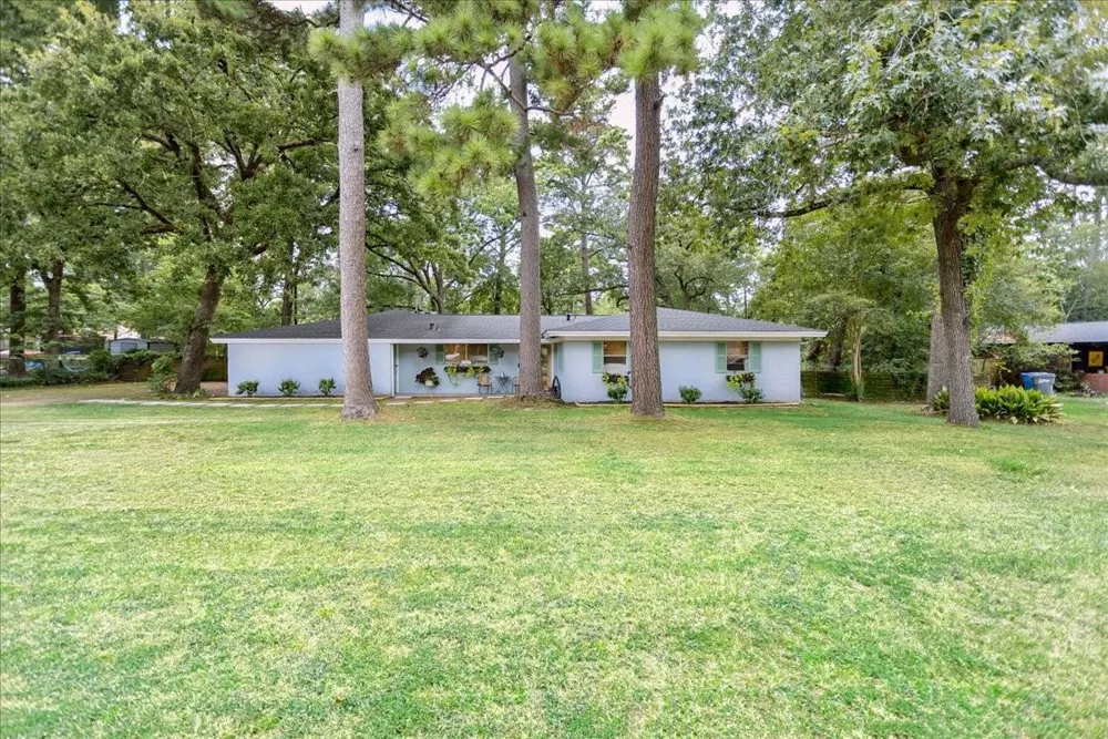1302 Shadybrook Lane Lufkin, TX 75904