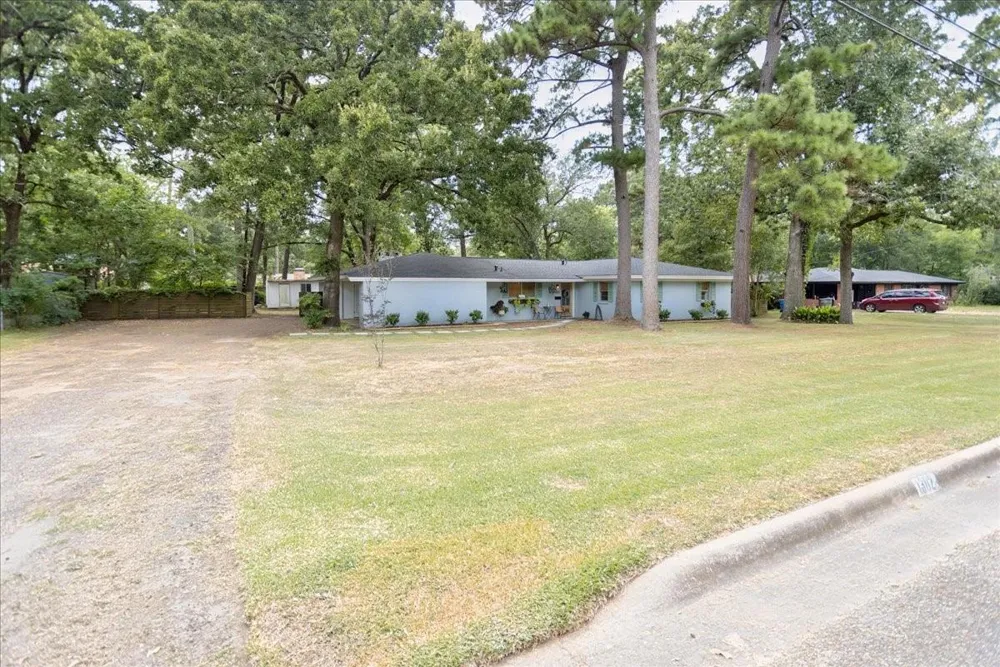 1302 Shadybrook Lane Lufkin, TX 75904