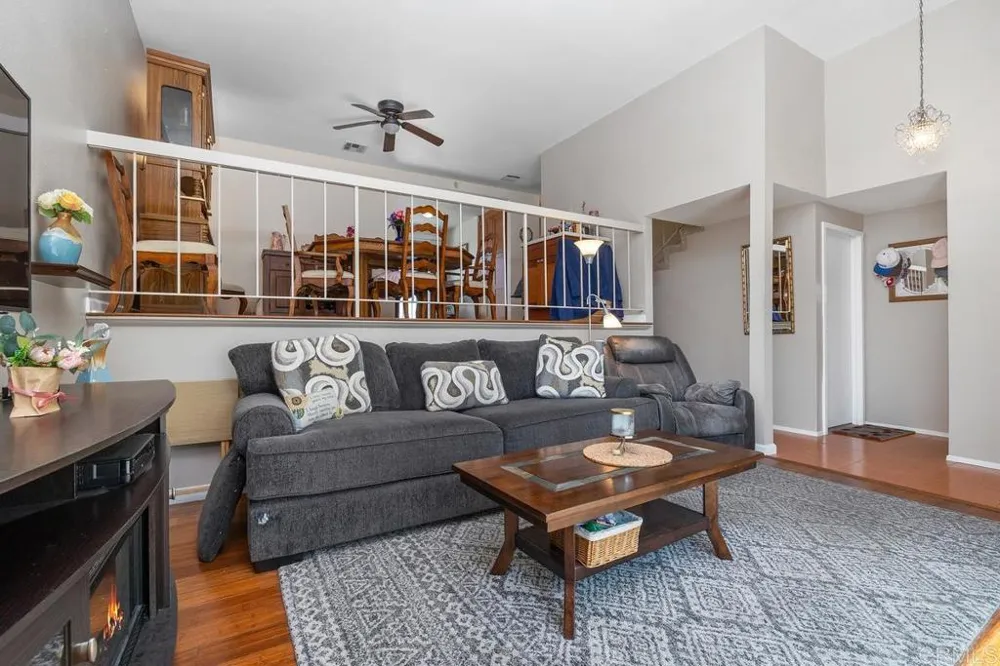 2756 Meadow Lark Drive San Diego, CA 92123
