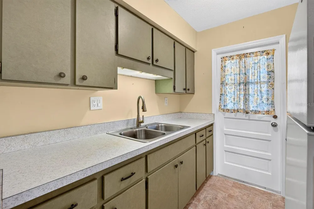 4507 9TH STREET W #D6 Bradenton, FL 34207