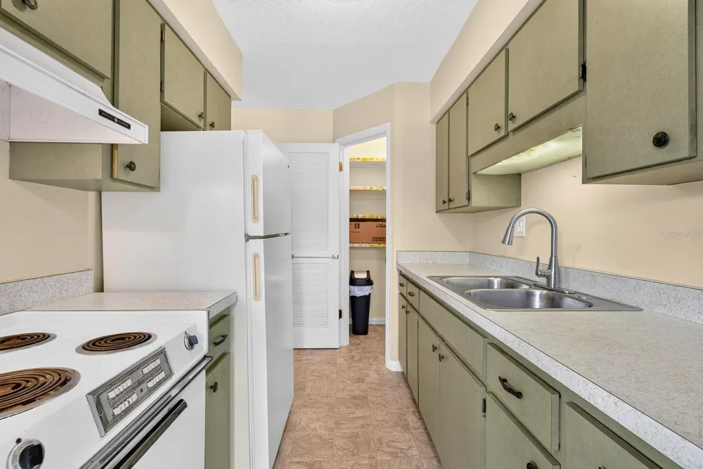 4507 9TH STREET W #D6 Bradenton, FL 34207