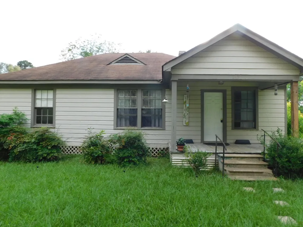 213 3RD STREET PINEHILL STREET Springhill, LA 71075
