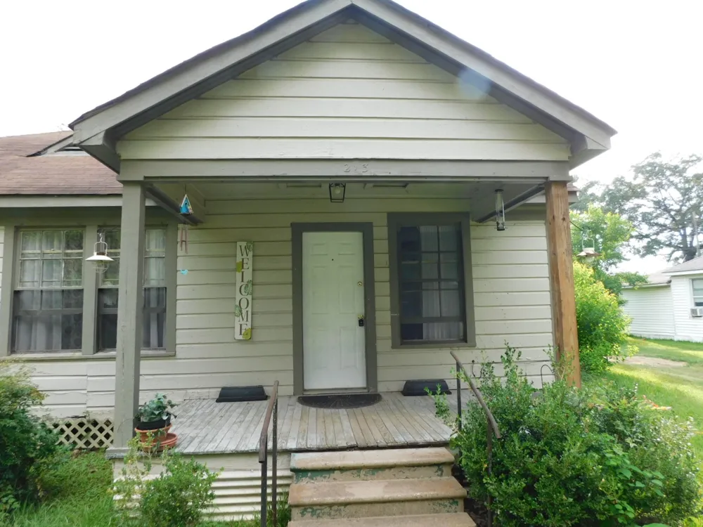 213 3RD STREET PINEHILL STREET Springhill, LA 71075