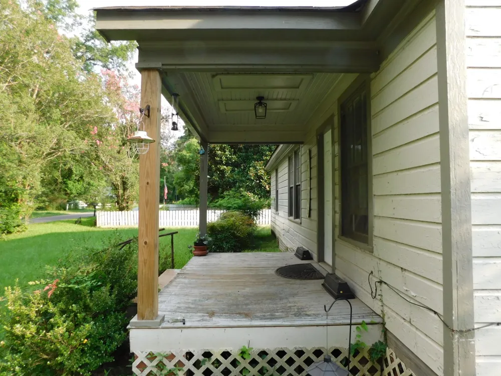 213 3RD STREET PINEHILL STREET Springhill, LA 71075