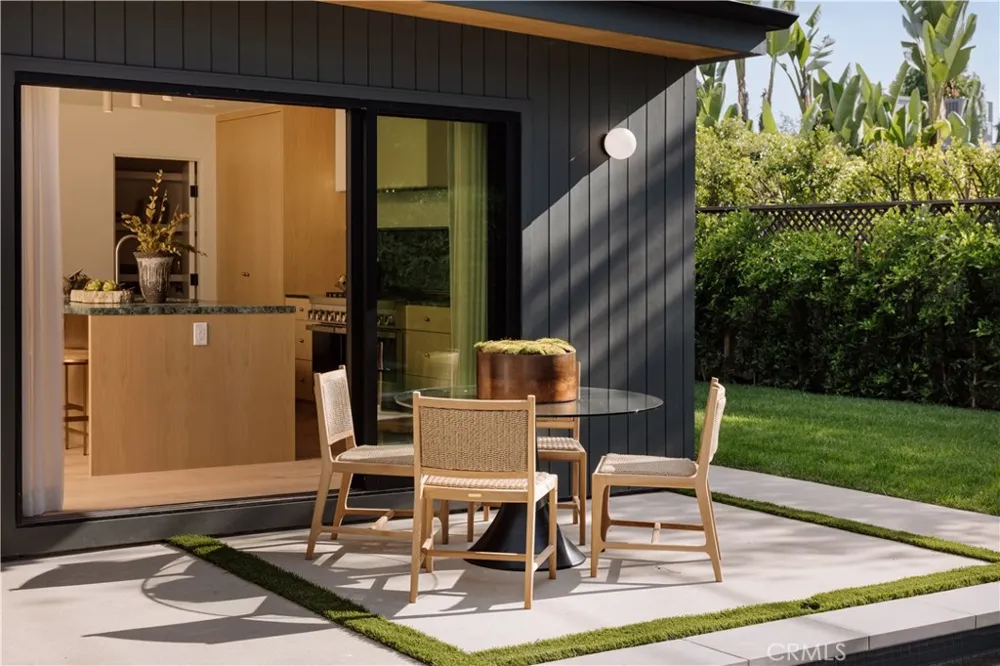 5267 Ventura Canyon Avenue Sherman Oaks, CA 91401