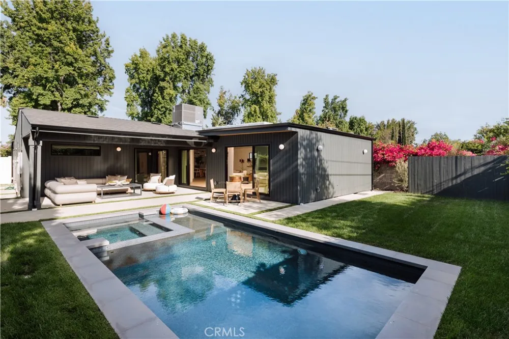 5267 Ventura Canyon Avenue Sherman Oaks, CA 91401