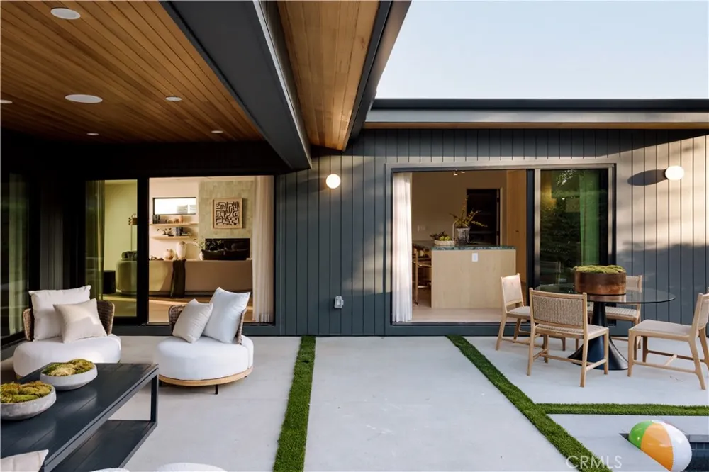 5267 Ventura Canyon Avenue Sherman Oaks, CA 91401