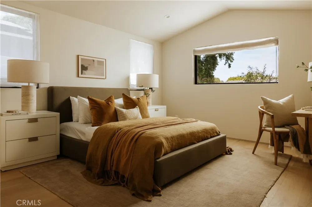 5267 Ventura Canyon Avenue Sherman Oaks, CA 91401