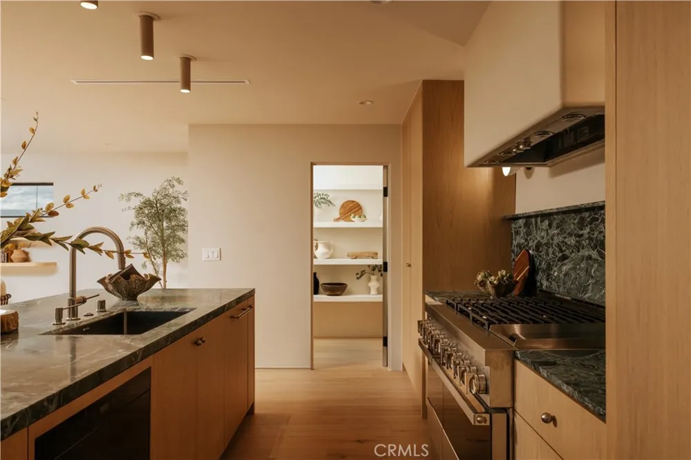 5267 Ventura Canyon Avenue Sherman Oaks, CA 91401