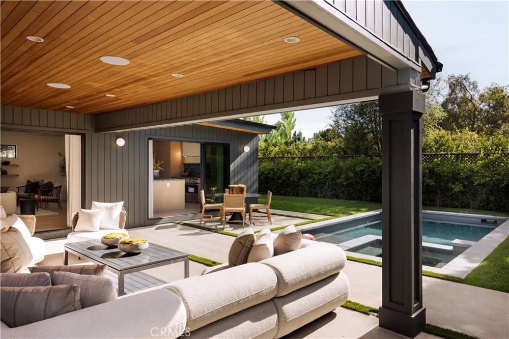 5267 Ventura Canyon Avenue Sherman Oaks, CA 91401