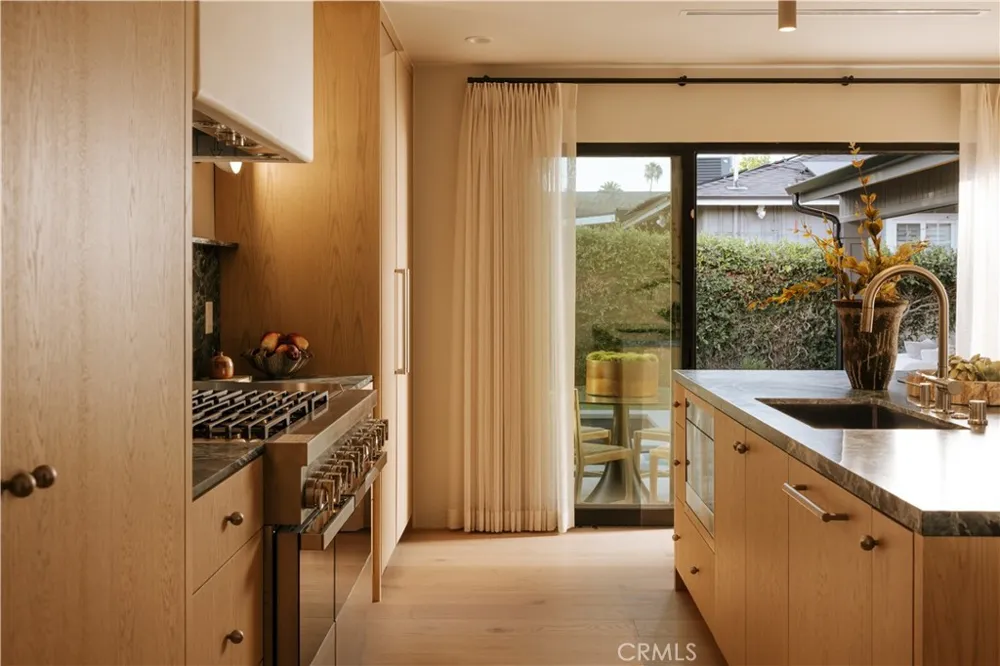 5267 Ventura Canyon Avenue Sherman Oaks, CA 91401