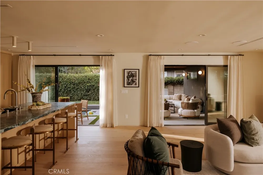 5267 Ventura Canyon Avenue Sherman Oaks, CA 91401