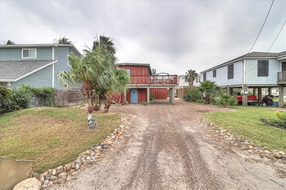 141 W White Avenue Port Aransas, TX 78373