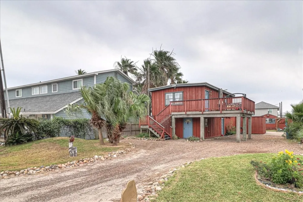 141 W White Avenue Port Aransas, TX 78373