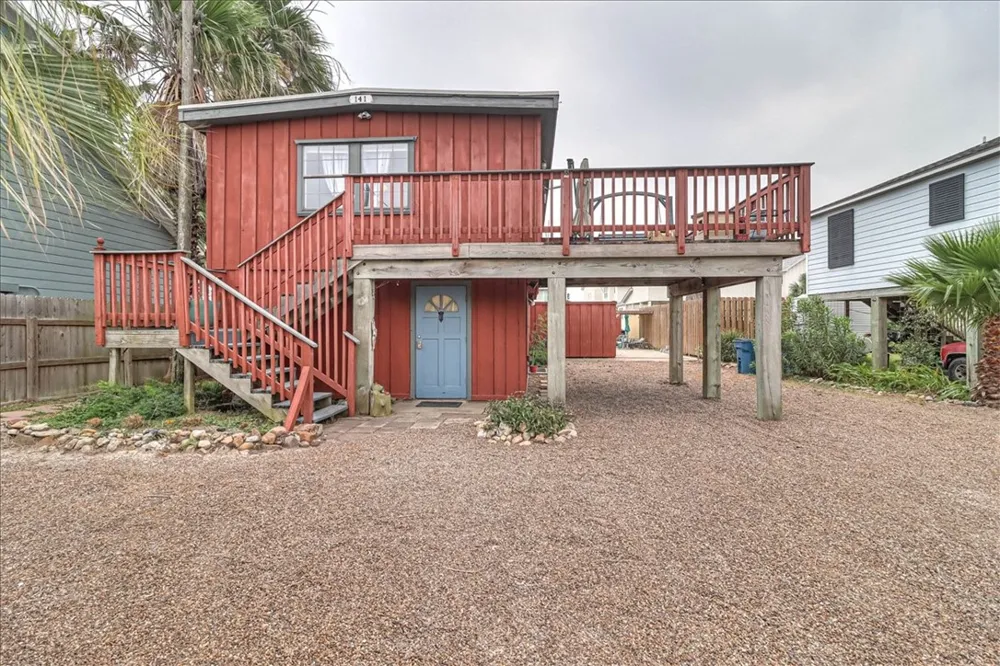 141 W White Avenue Port Aransas, TX 78373