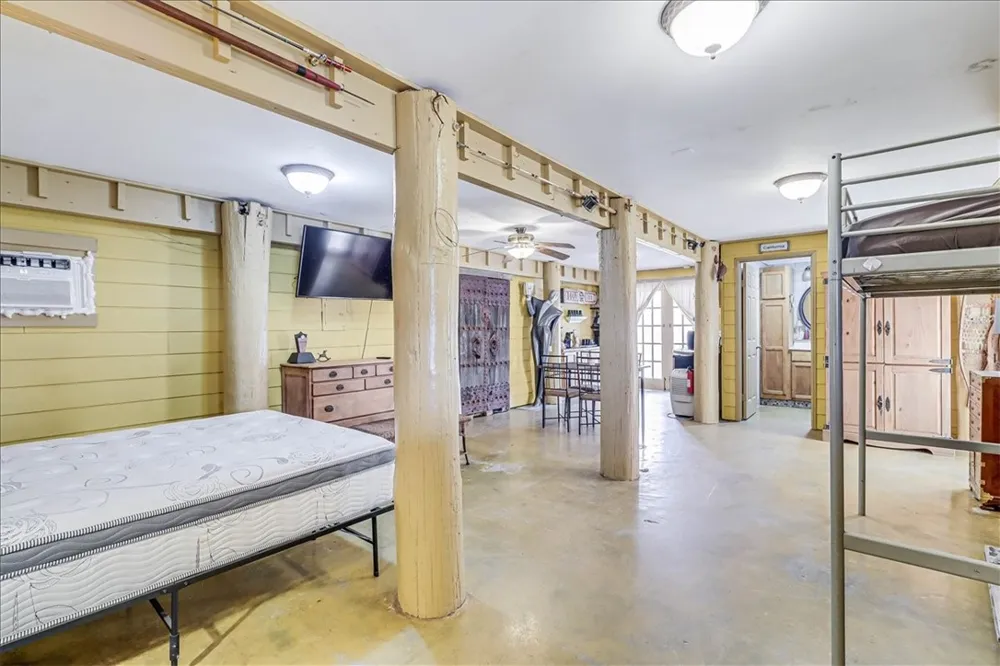 141 W White Avenue Port Aransas, TX 78373