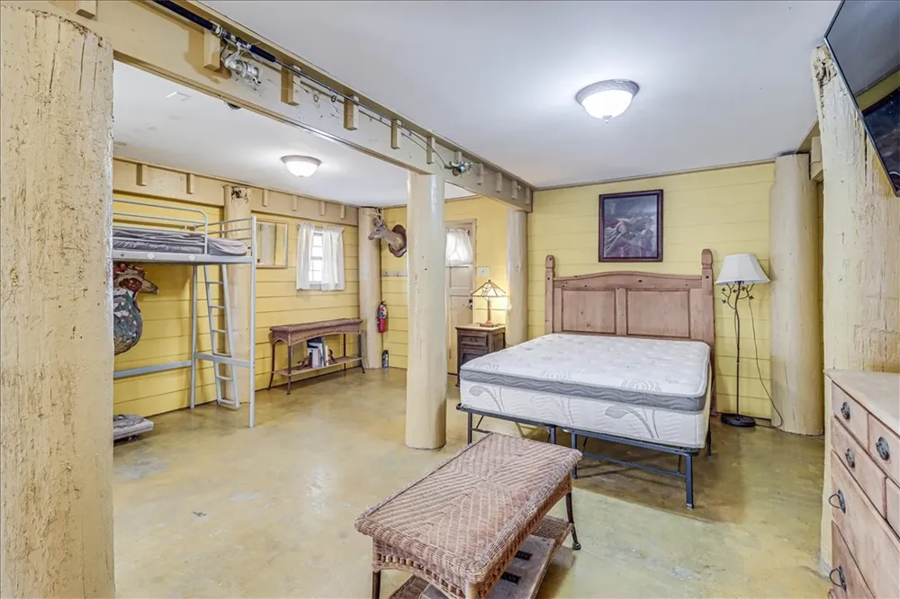 141 W White Avenue Port Aransas, TX 78373