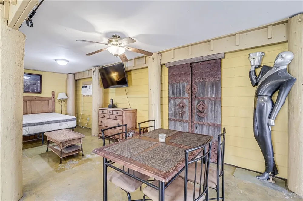 141 W White Avenue Port Aransas, TX 78373