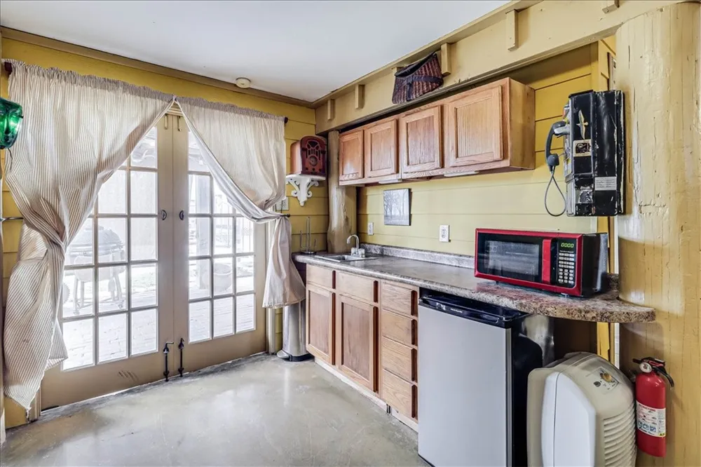 141 W White Avenue Port Aransas, TX 78373