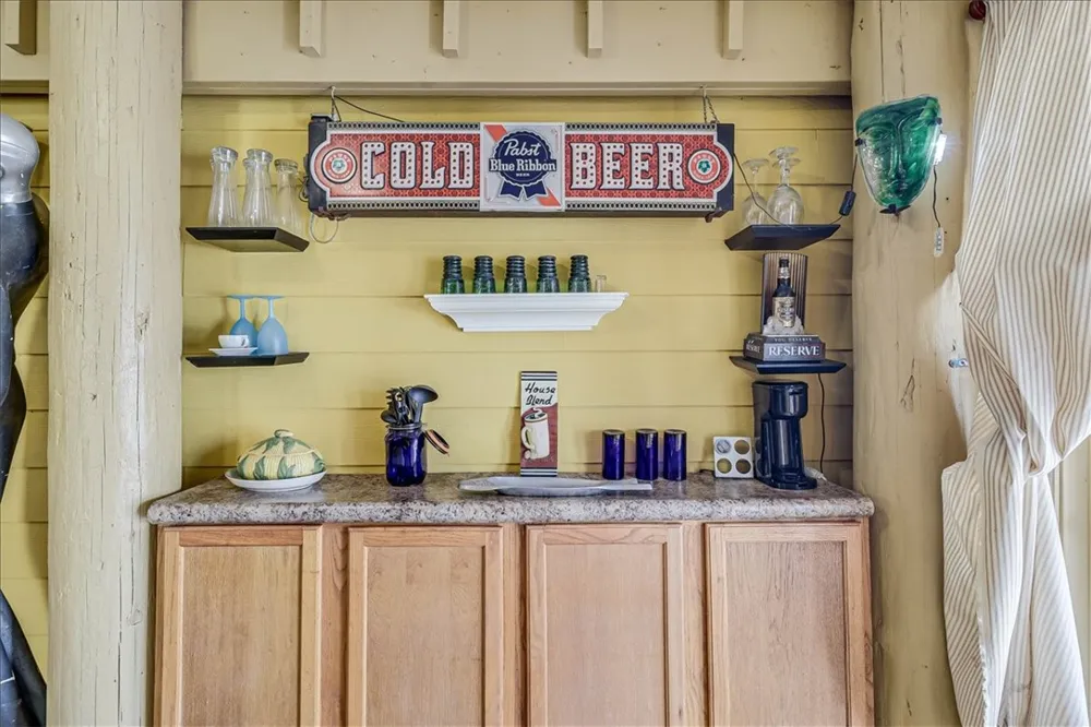 141 W White Avenue Port Aransas, TX 78373