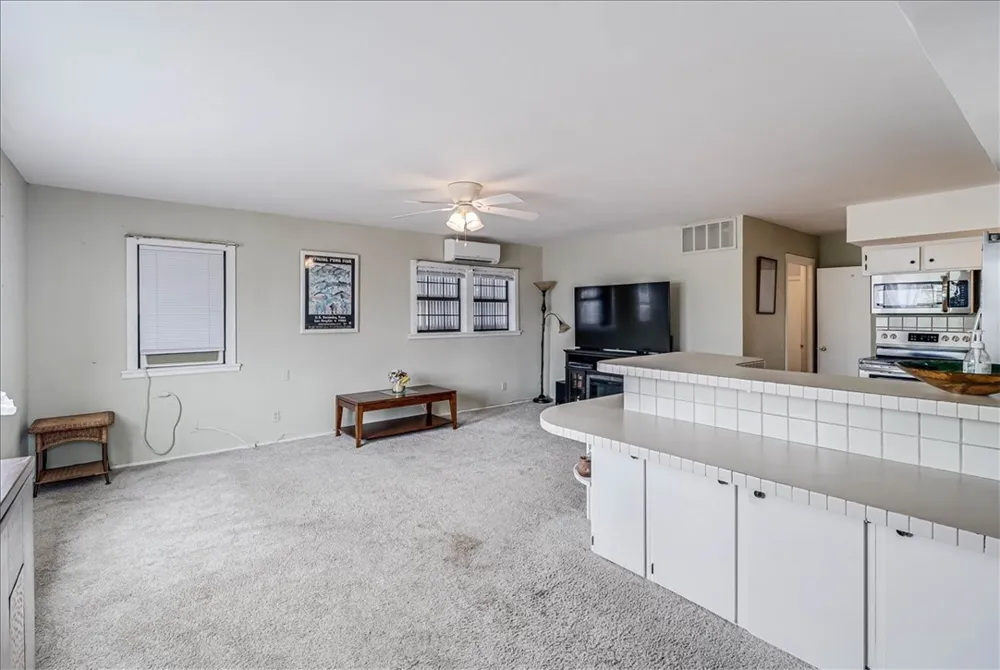 141 W White Avenue Port Aransas, TX 78373