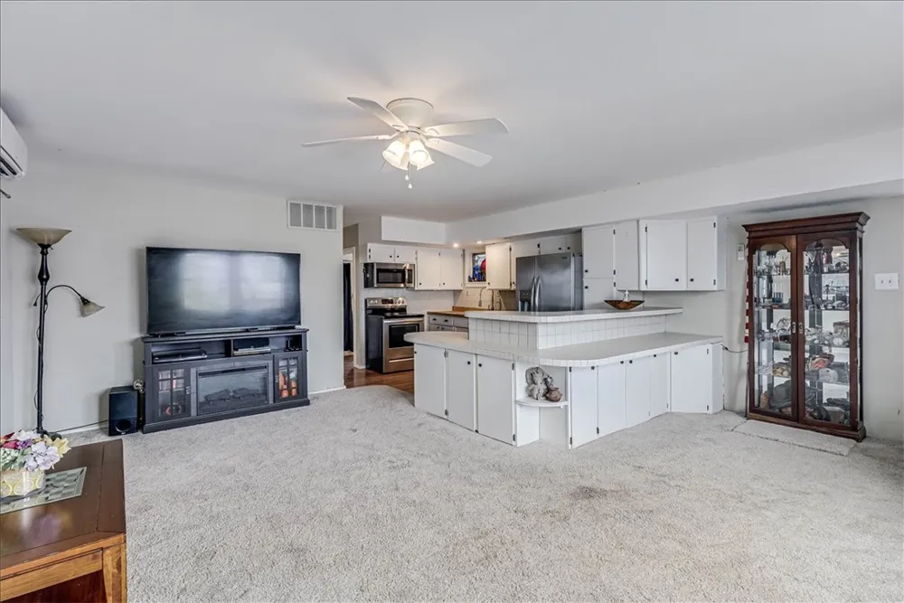 141 W White Avenue Port Aransas, TX 78373