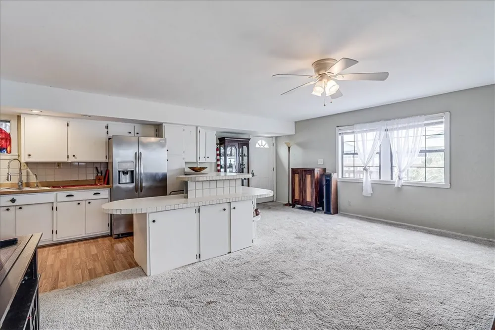 141 W White Avenue Port Aransas, TX 78373