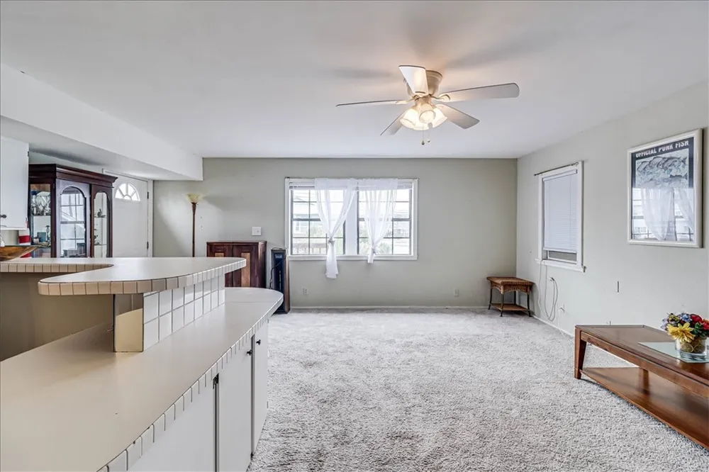 141 W White Avenue Port Aransas, TX 78373
