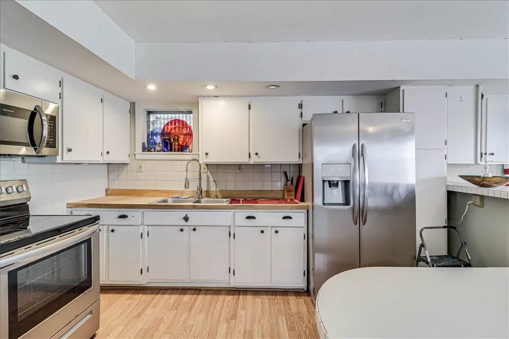 141 W White Avenue Port Aransas, TX 78373
