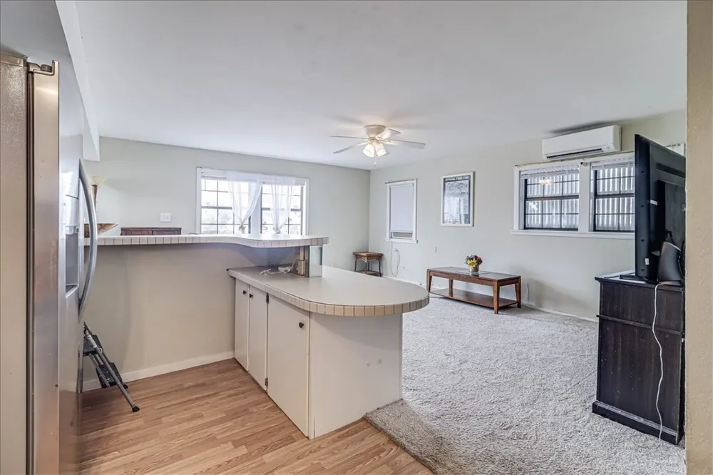 141 W White Avenue Port Aransas, TX 78373
