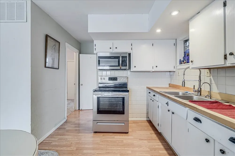 141 W White Avenue Port Aransas, TX 78373