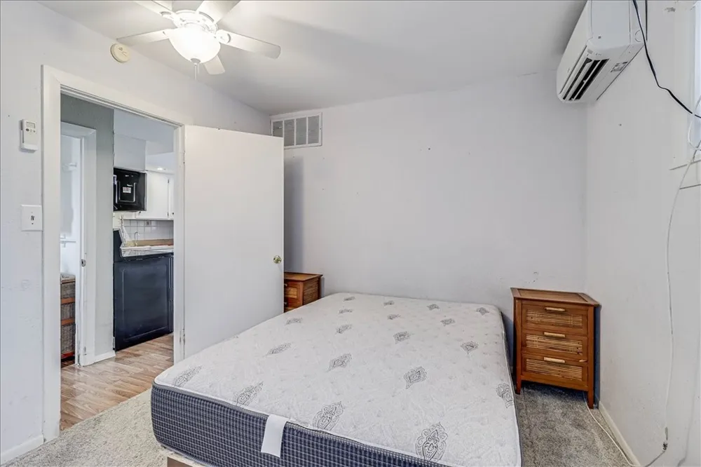 141 W White Avenue Port Aransas, TX 78373