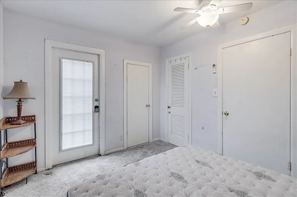 141 W White Avenue Port Aransas, TX 78373