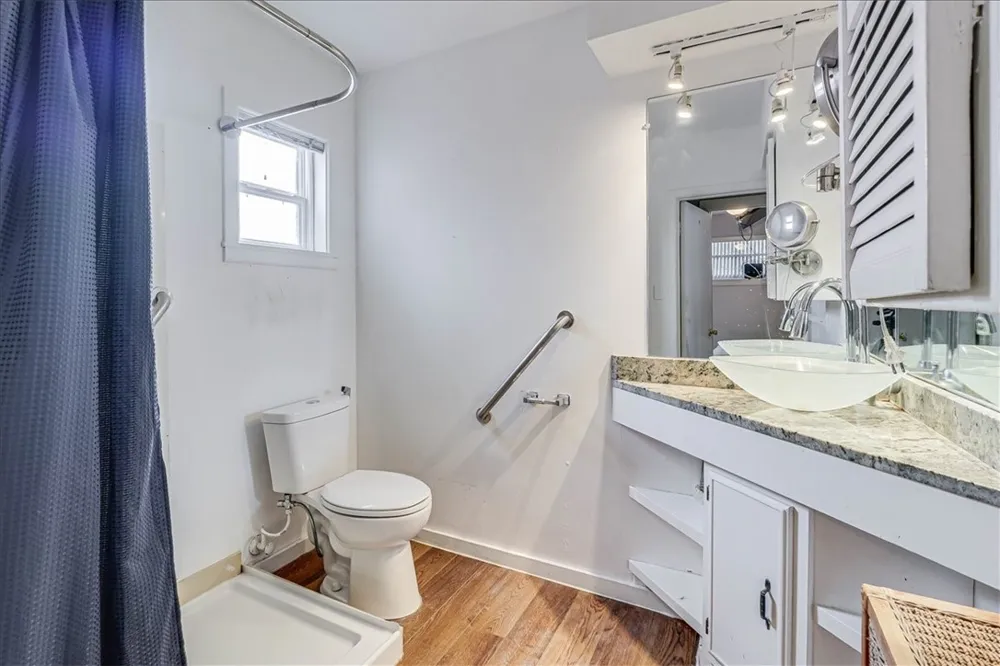 141 W White Avenue Port Aransas, TX 78373