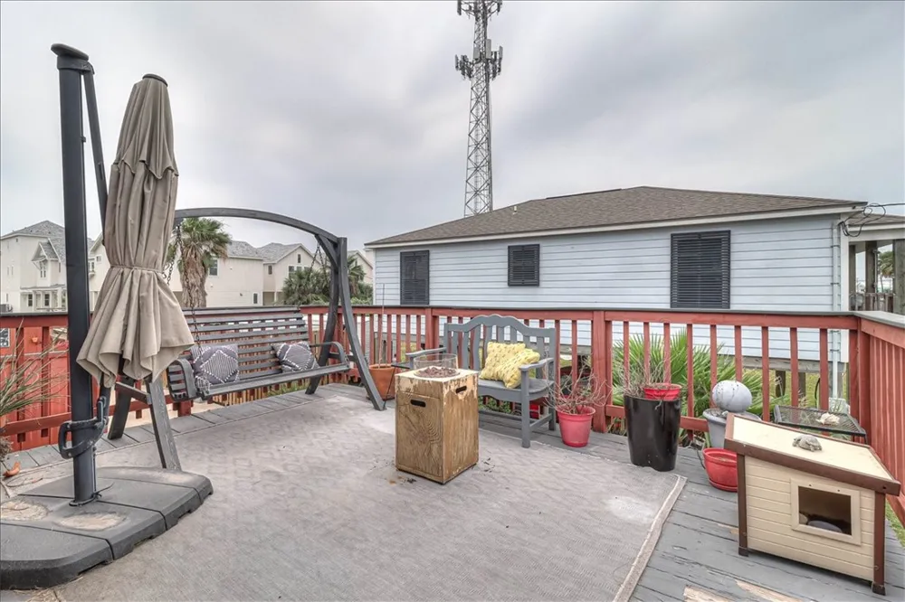 141 W White Avenue Port Aransas, TX 78373