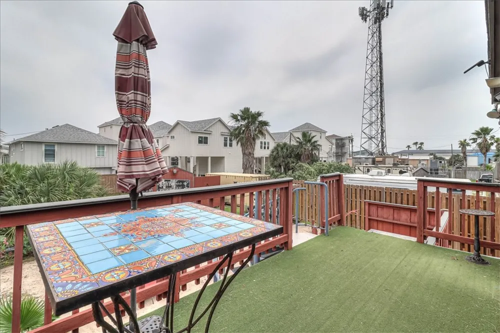 141 W White Avenue Port Aransas, TX 78373