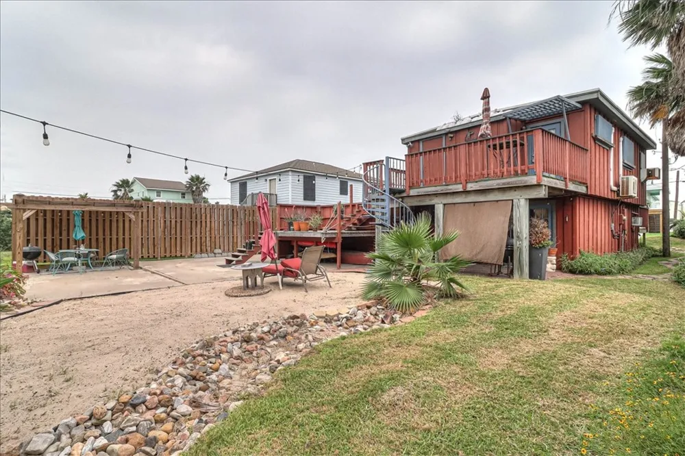141 W White Avenue Port Aransas, TX 78373