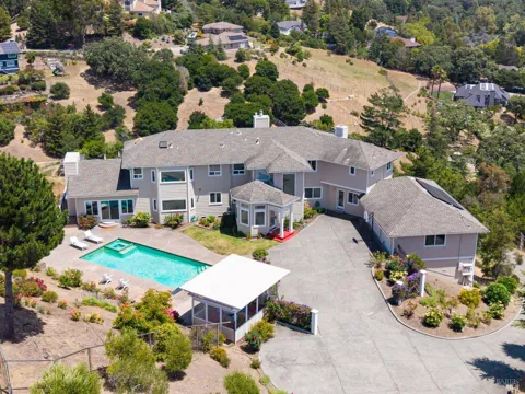 15 Ravine Way