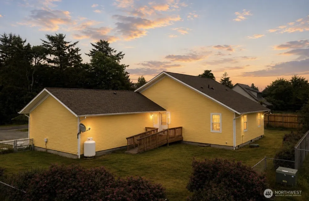 105 22nd Street NE Long Beach, WA 98631
